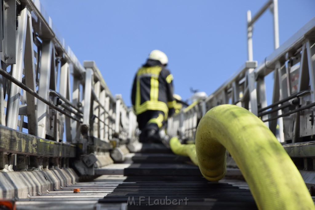 Dachstuhlbrand Koeln Poll Geislarerstr P528.JPG - Miklos Laubert